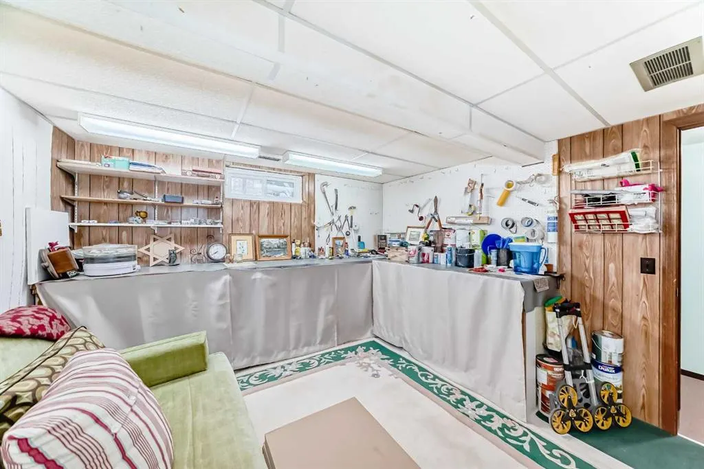 247 Doverview Crescent SE
