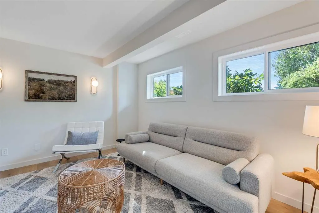 528 Dalmeny Hill NW