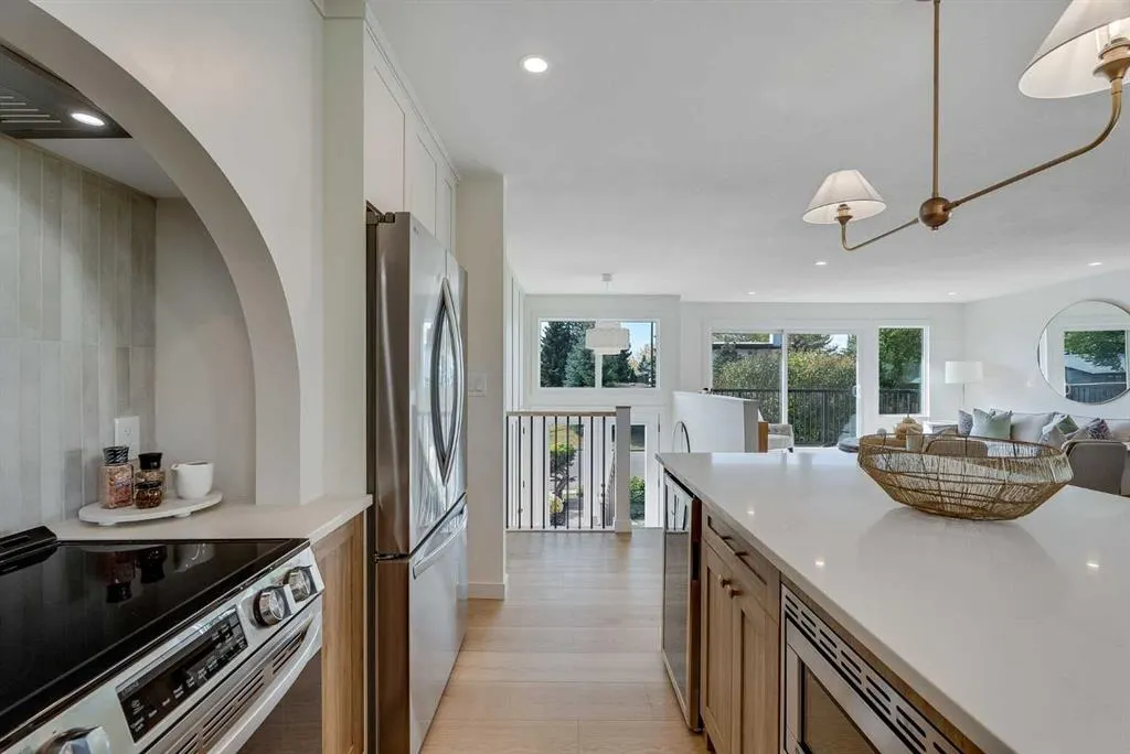 528 Dalmeny Hill NW