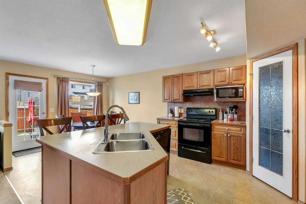214 Saddlemont Boulevard NE
