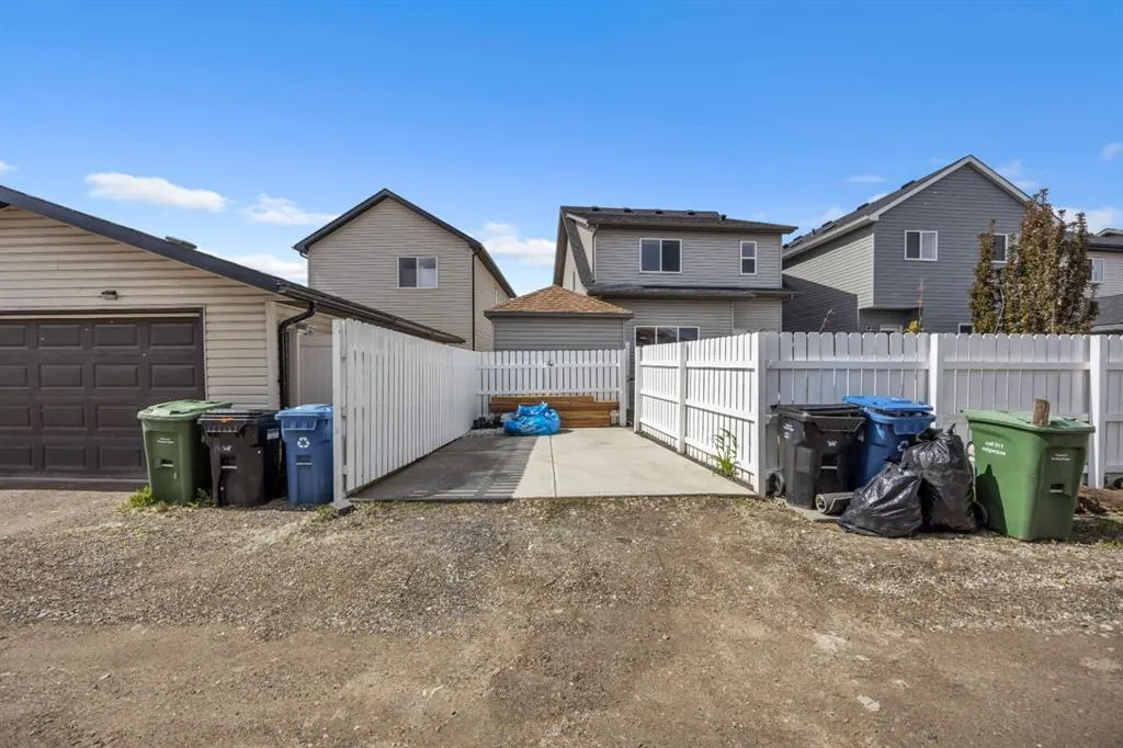 20 Copperpond Grove SE