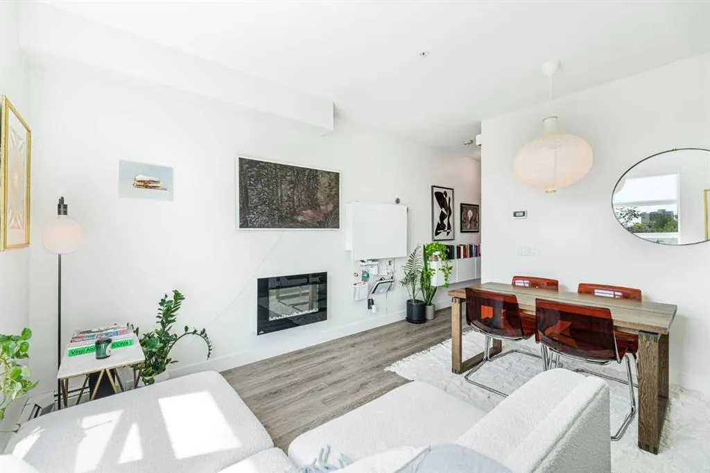515 4 Avenue NE, #221
