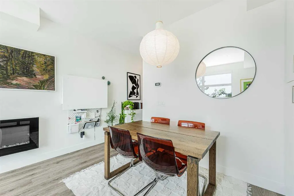 515 4 Avenue NE, #221