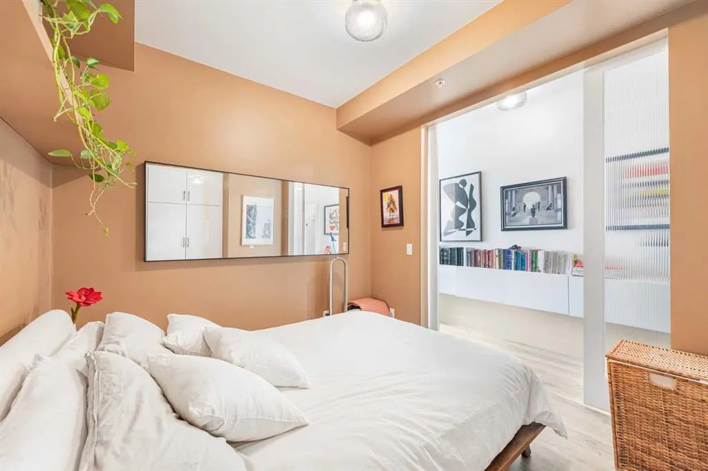 515 4 Avenue NE, #221