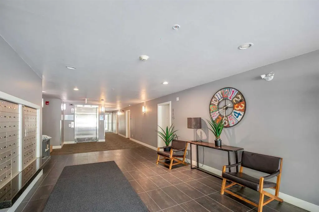 515 4 Avenue NE, #221