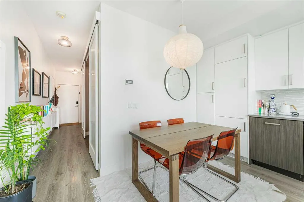 515 4 Avenue NE, #221