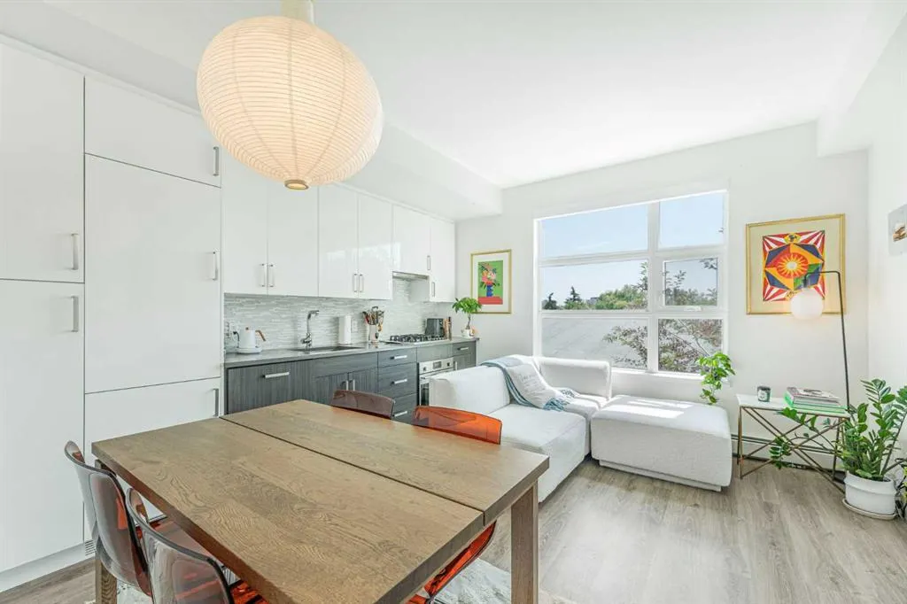 515 4 Avenue NE, #221