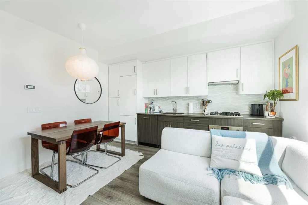 515 4 Avenue NE, #221