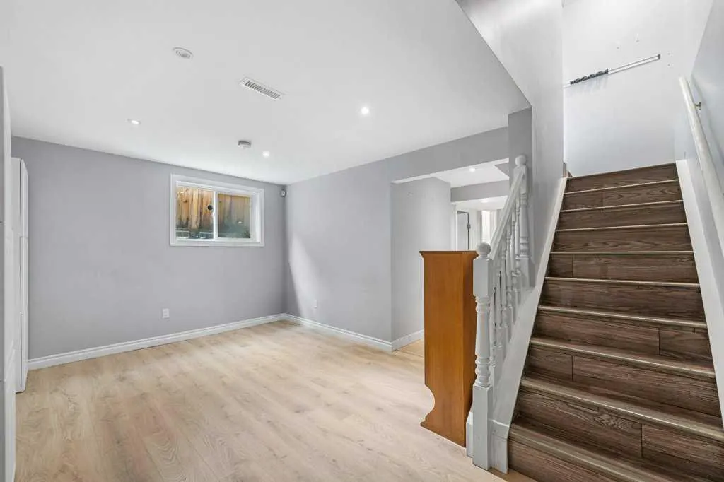 50 Taraglen Road NE
