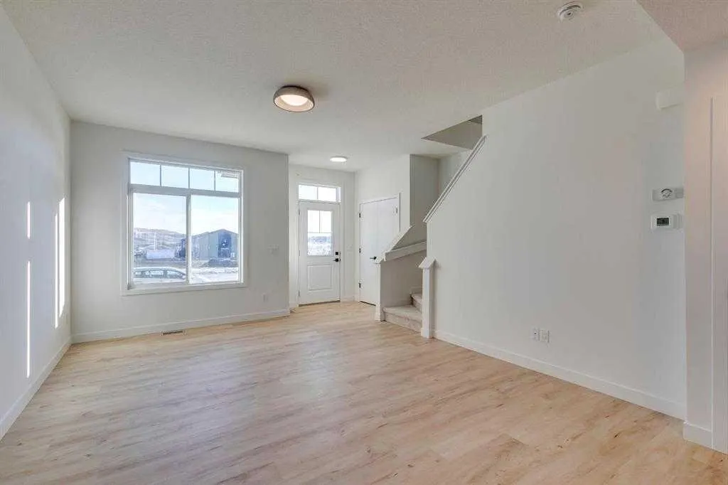 146 Belvedere Crescent SE