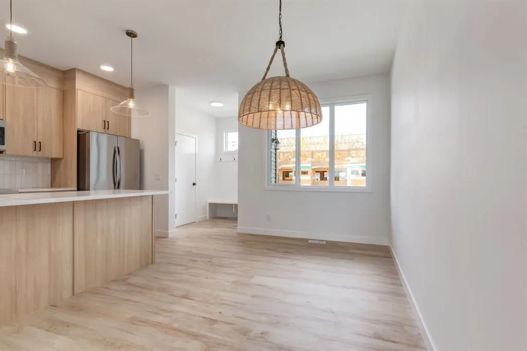 146 Belvedere Crescent SE