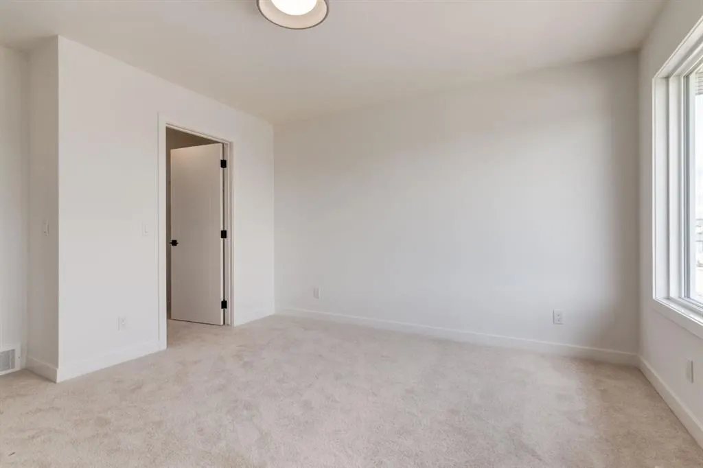 146 Belvedere Crescent SE