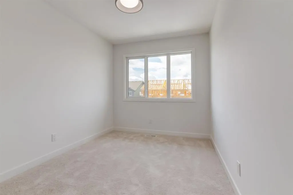 146 Belvedere Crescent SE
