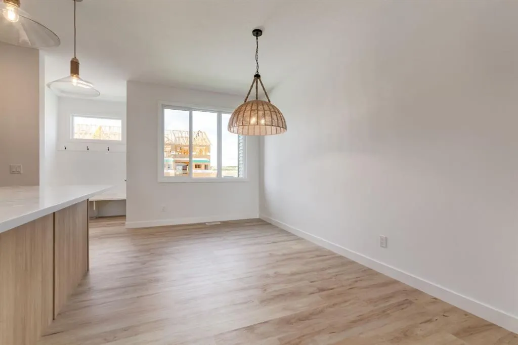 146 Belvedere Crescent SE