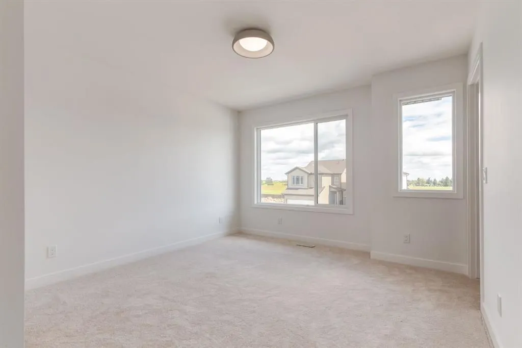 146 Belvedere Crescent SE