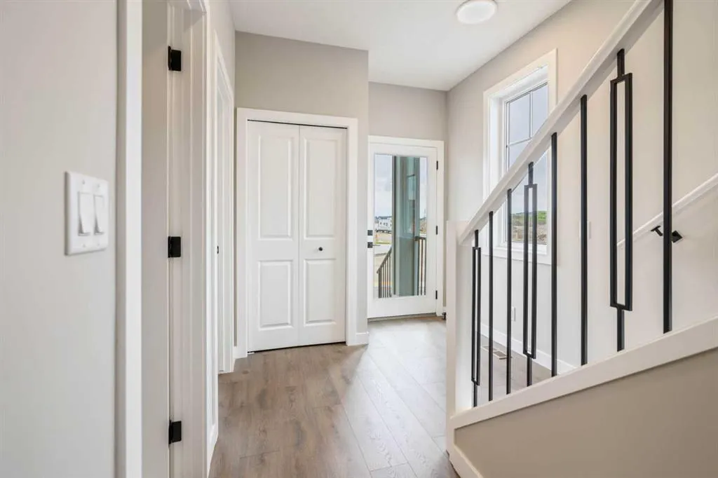 215 Belvedere Crescent SE