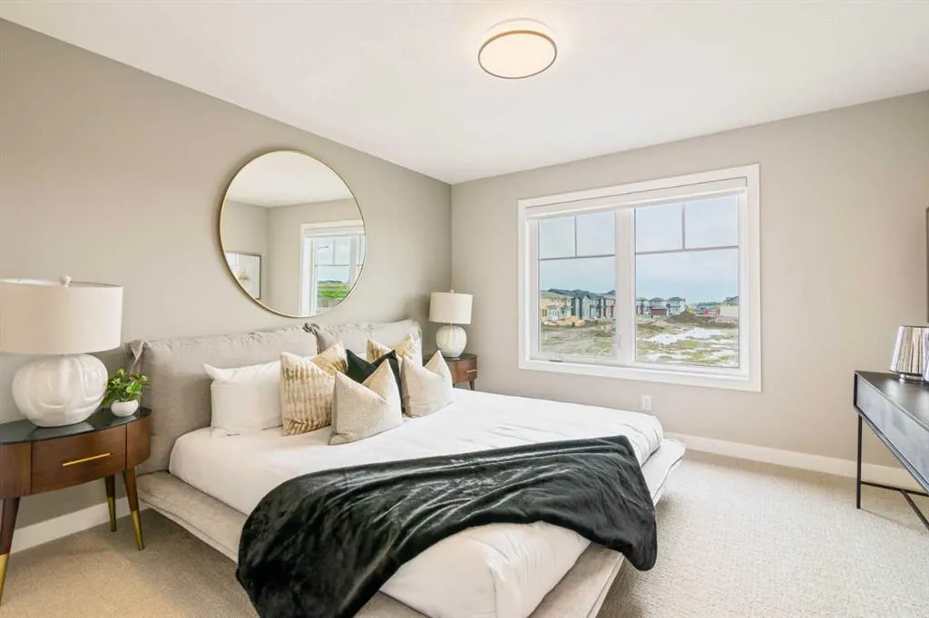 215 Belvedere Crescent SE