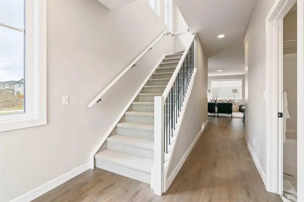215 Belvedere Crescent SE
