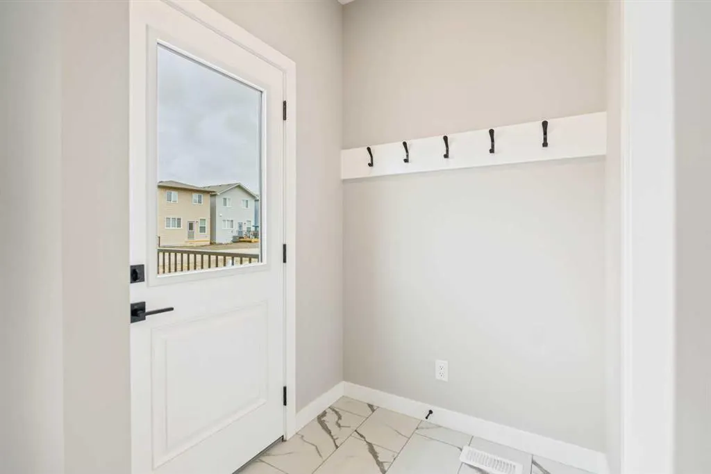 215 Belvedere Crescent SE