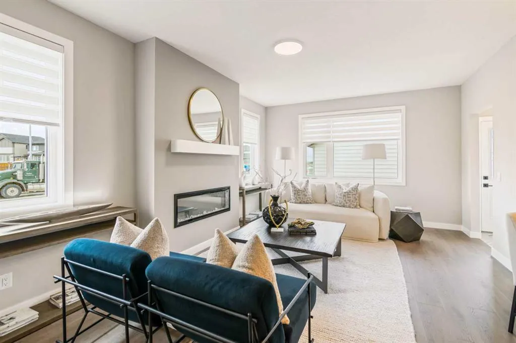 215 Belvedere Crescent SE