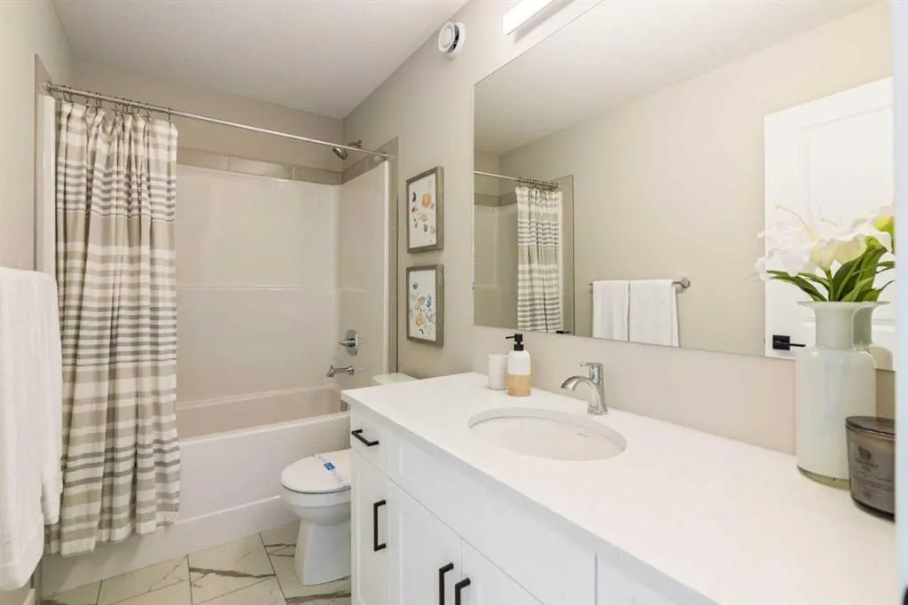 215 Belvedere Crescent SE