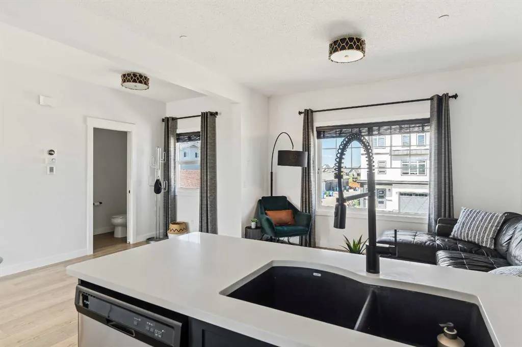 233 Lucas Manor NW