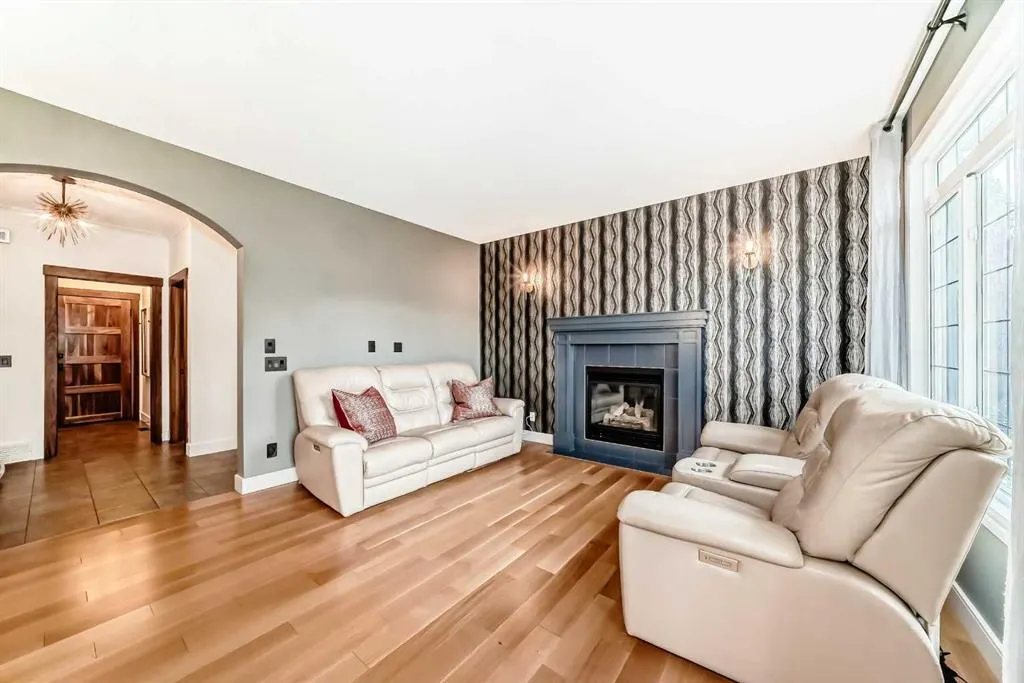 2 Tuscany Estates Crescent NW