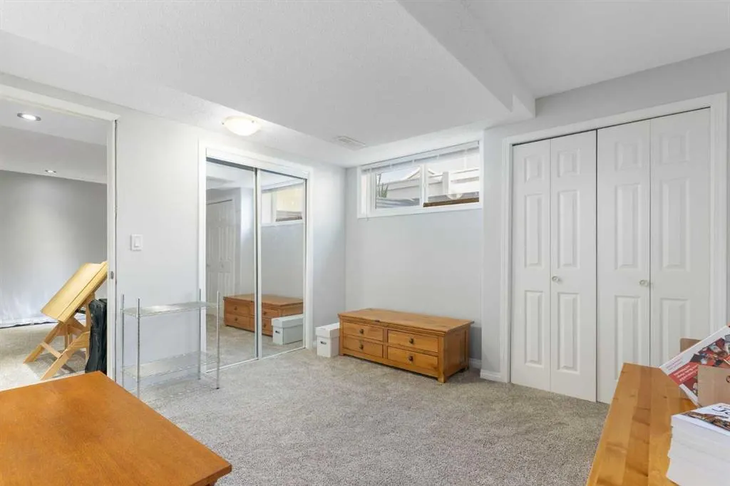 120 Covepark Crescent