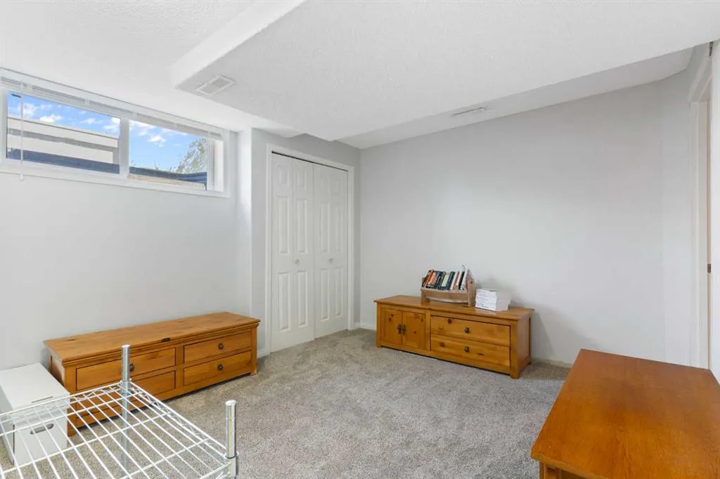 120 Covepark Crescent
