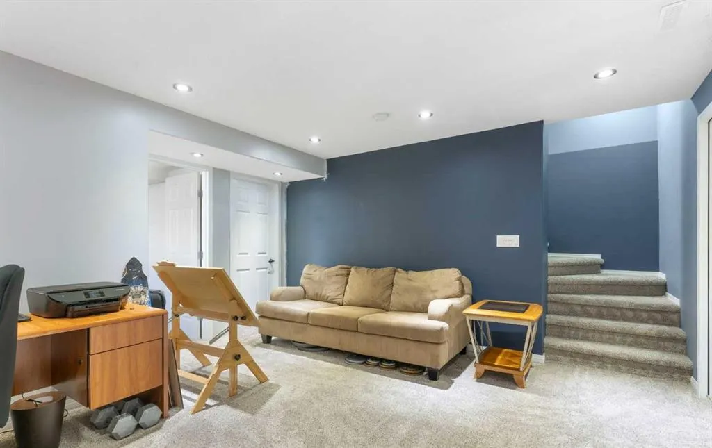 120 Covepark Crescent