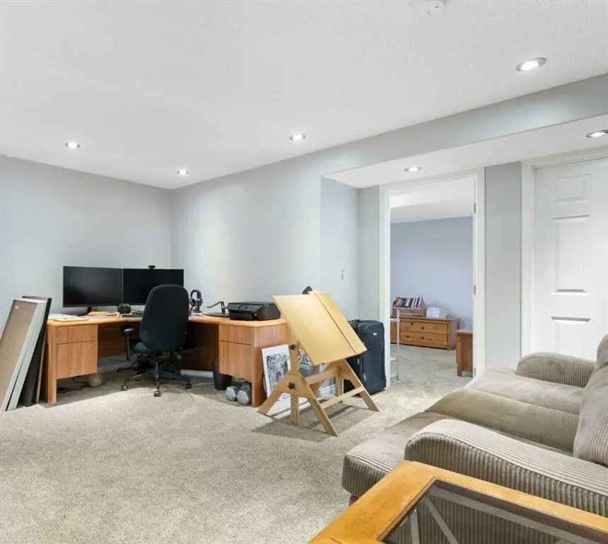 120 Covepark Crescent