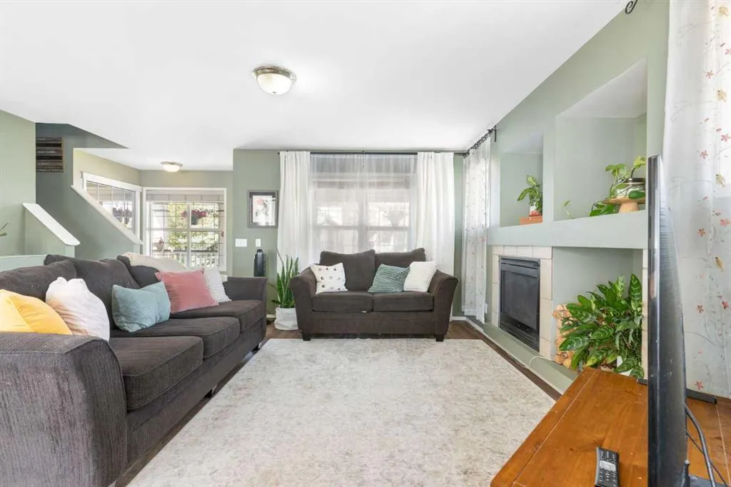 120 Covepark Crescent