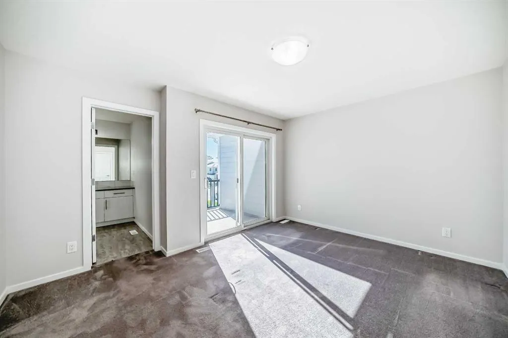 145 Yorkville Boulevard SW
