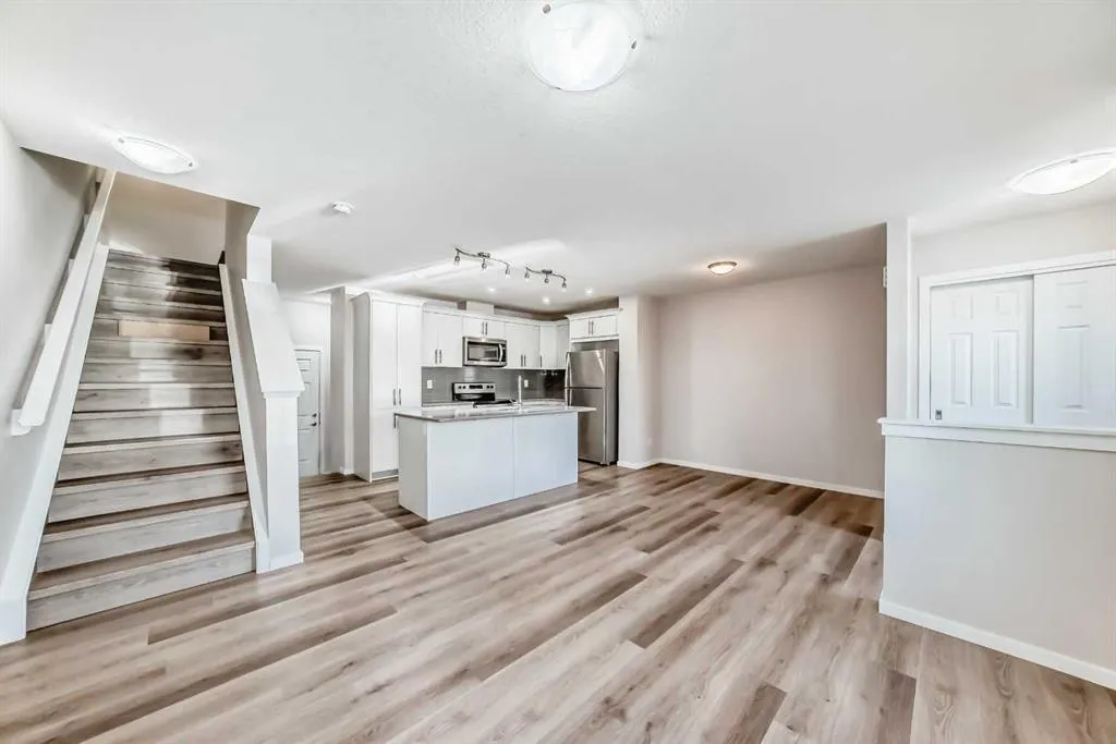 145 Yorkville Boulevard SW