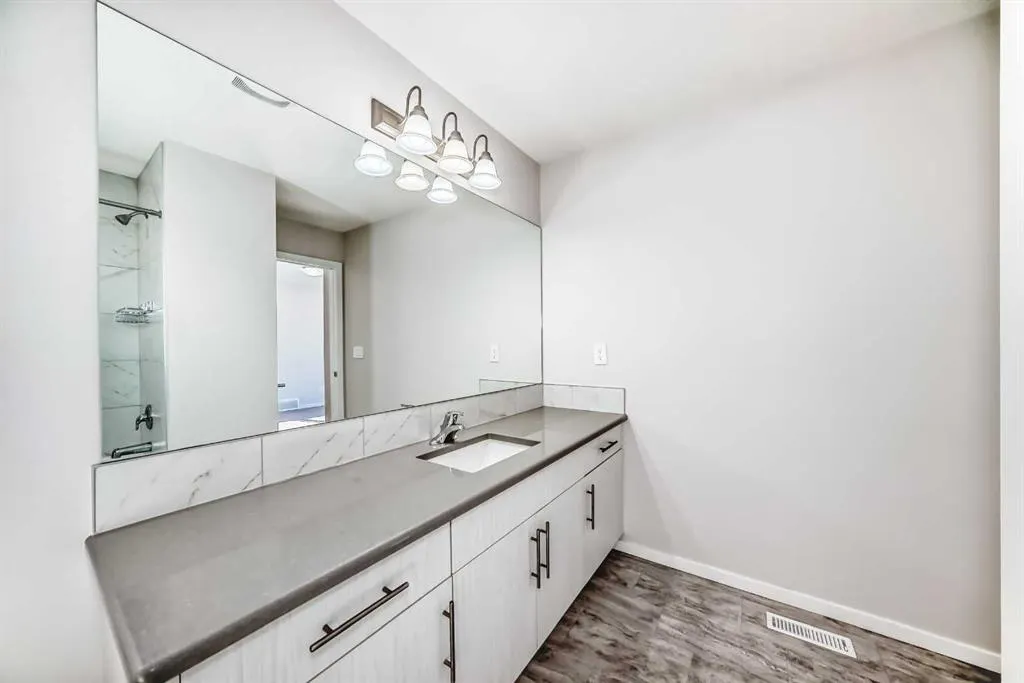 145 Yorkville Boulevard SW