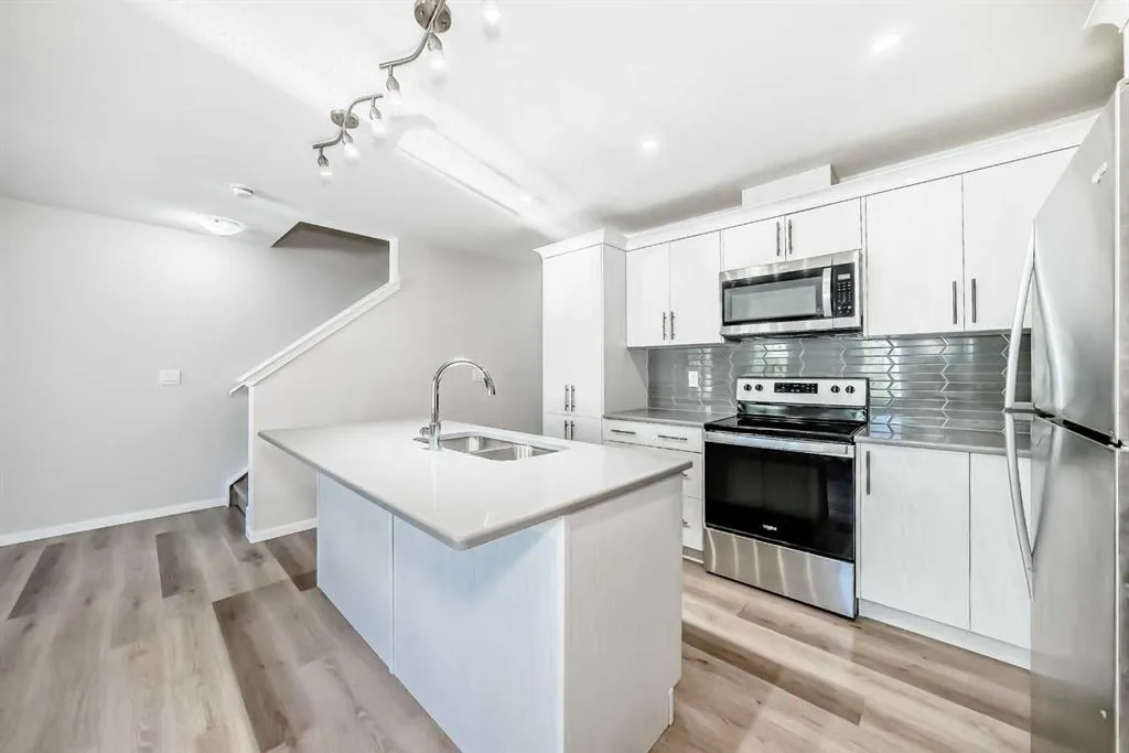 145 Yorkville Boulevard SW