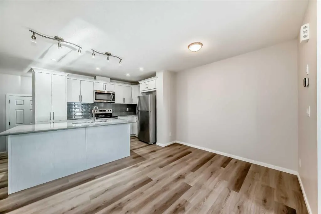 145 Yorkville Boulevard SW