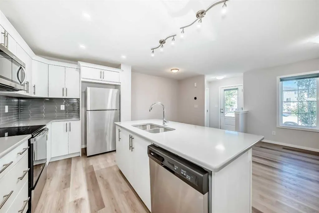145 Yorkville Boulevard SW