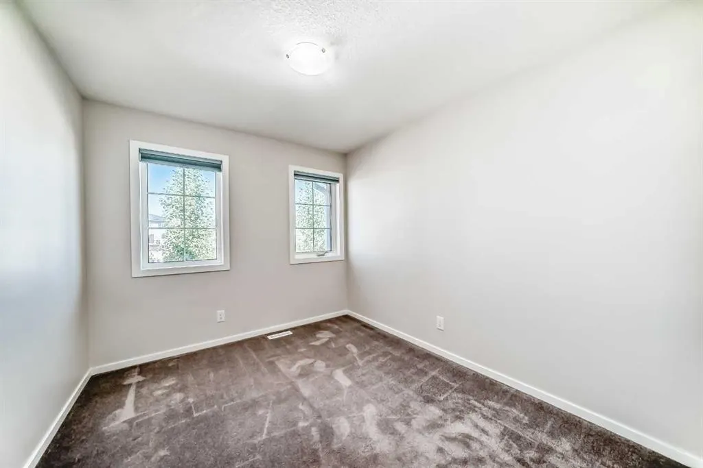 145 Yorkville Boulevard SW