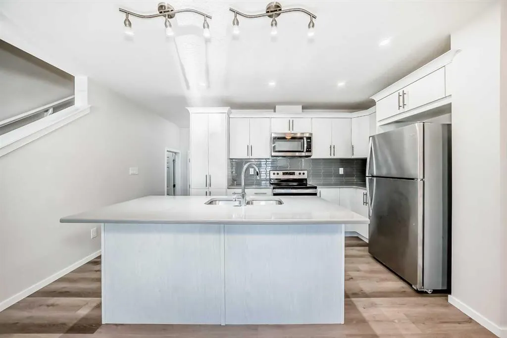145 Yorkville Boulevard SW