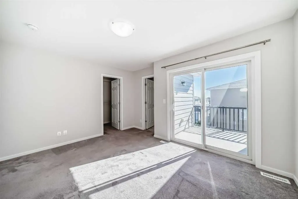 145 Yorkville Boulevard SW
