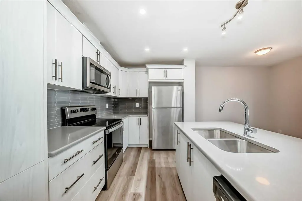 145 Yorkville Boulevard SW