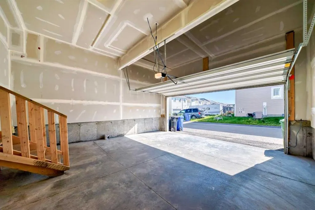 145 Yorkville Boulevard SW