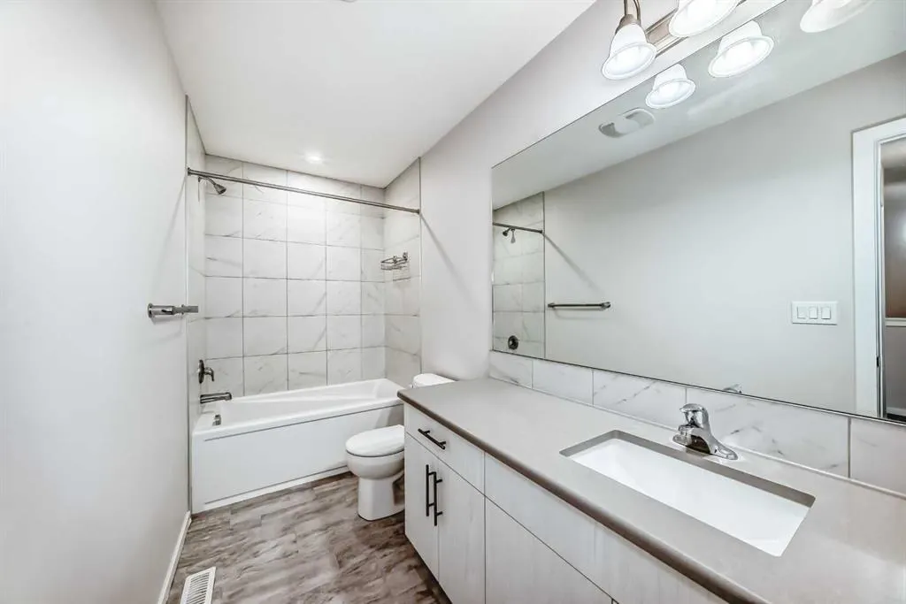 145 Yorkville Boulevard SW