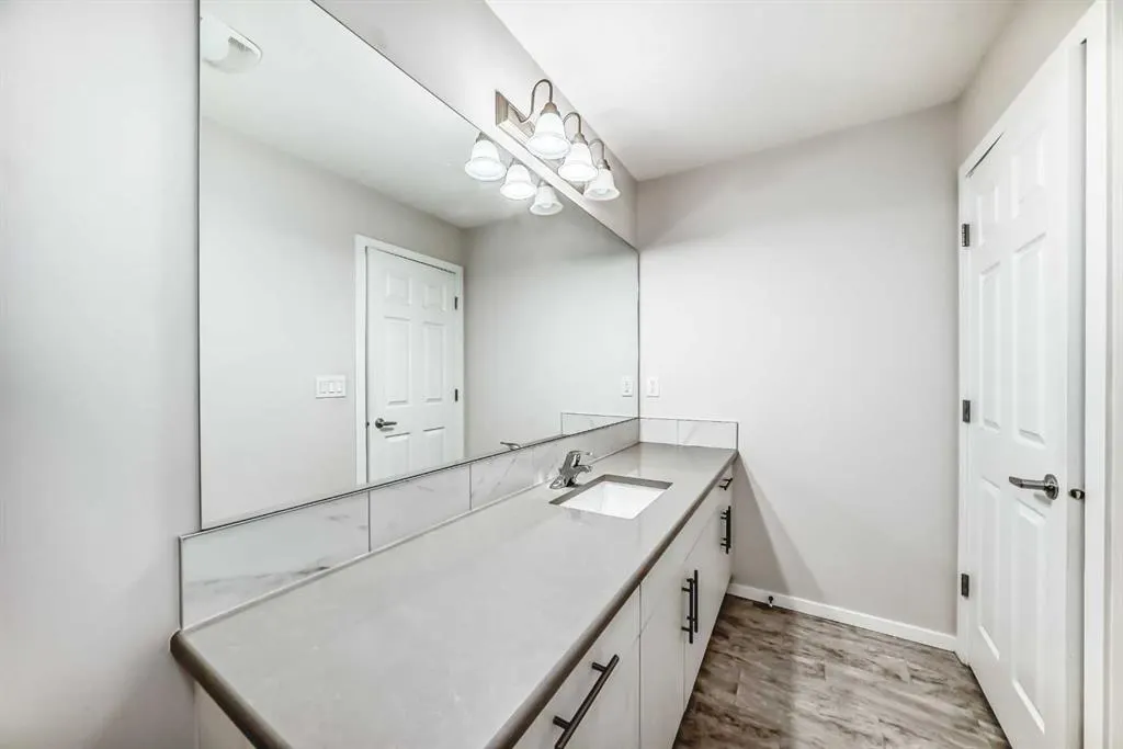 145 Yorkville Boulevard SW