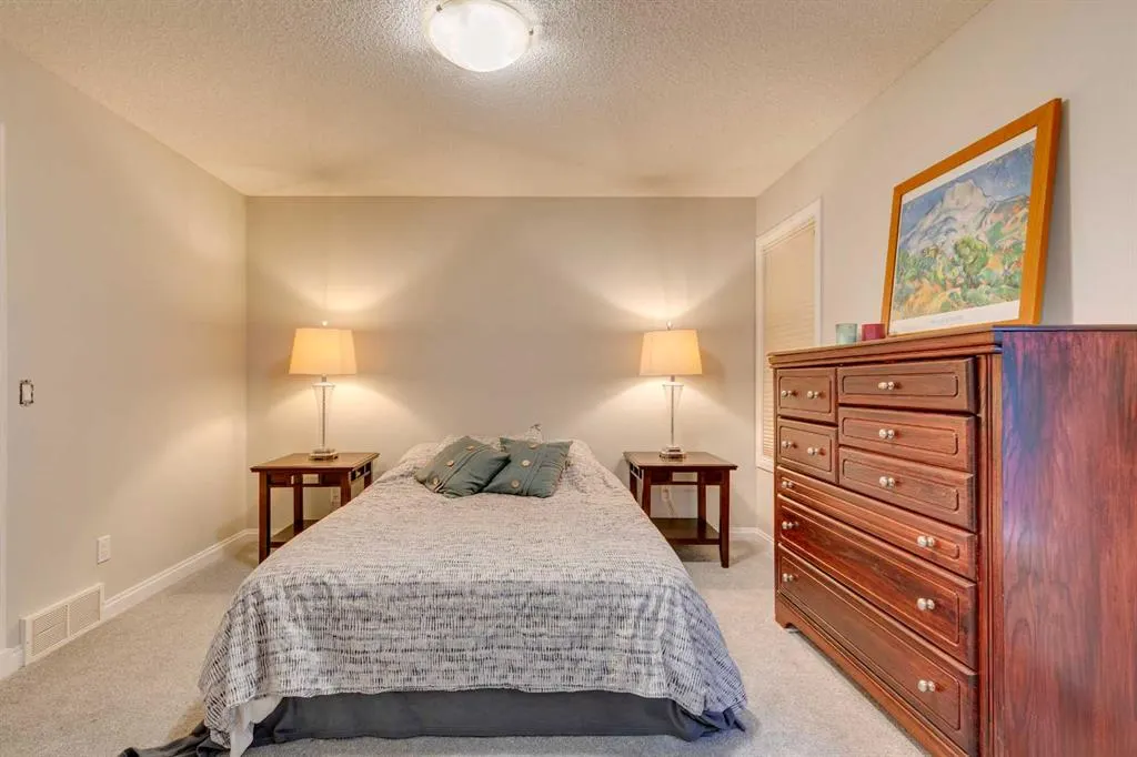 12 Aspen Hills Court SW