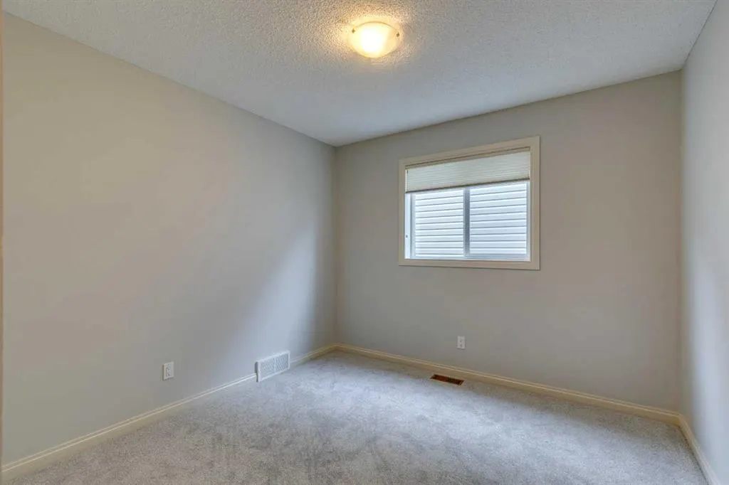 12 Aspen Hills Court SW