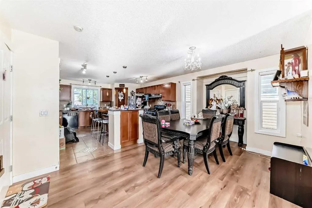 307 Saddlebrook Way NE