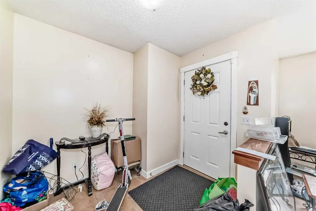 307 Saddlebrook Way NE