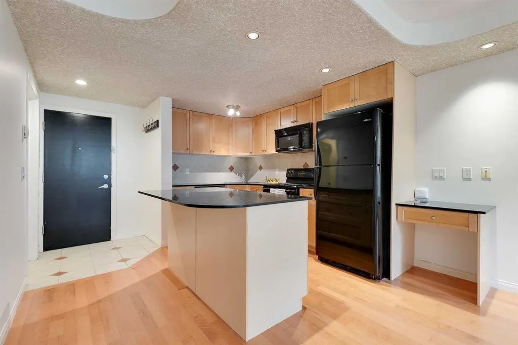 1424 22 Avenue SW, #104